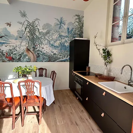 Holiday home Jolie Maison Avec Jardin Proche Du Centre Au Calme Comme A La Campagne