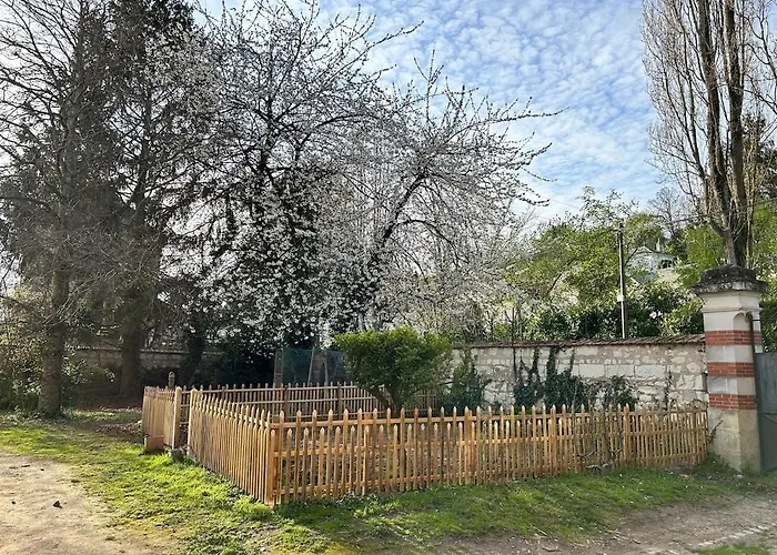 Jolie Maison Avec Jardin Proche Du Centre Au Calme Comme A La Campagne Vakantiehuis *